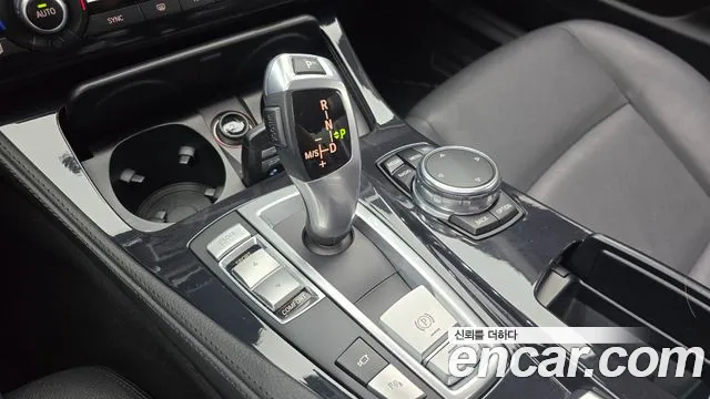 BMW 5-Series 2016 thumb 8