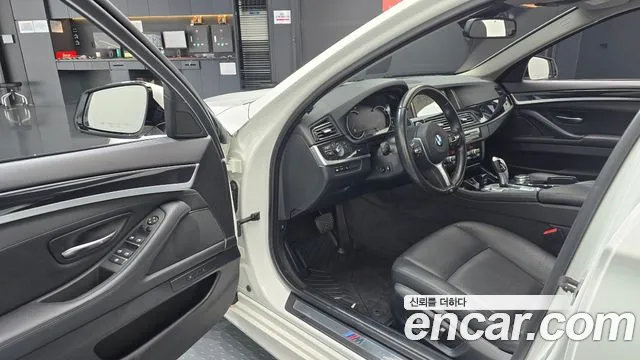 BMW 5-Series 2016 thumb 9