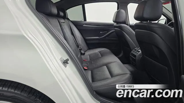 BMW 5-Series 2016 thumb 10