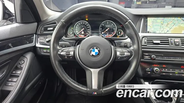 BMW 5-Series 2016 thumb 12