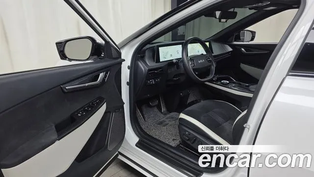 Kia EV6 2023 thumb 9