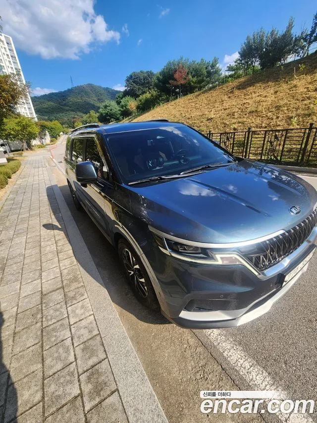 Kia Carnival 2021 thumb 2