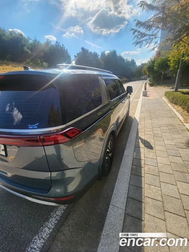 Kia Carnival 2021 thumb 3