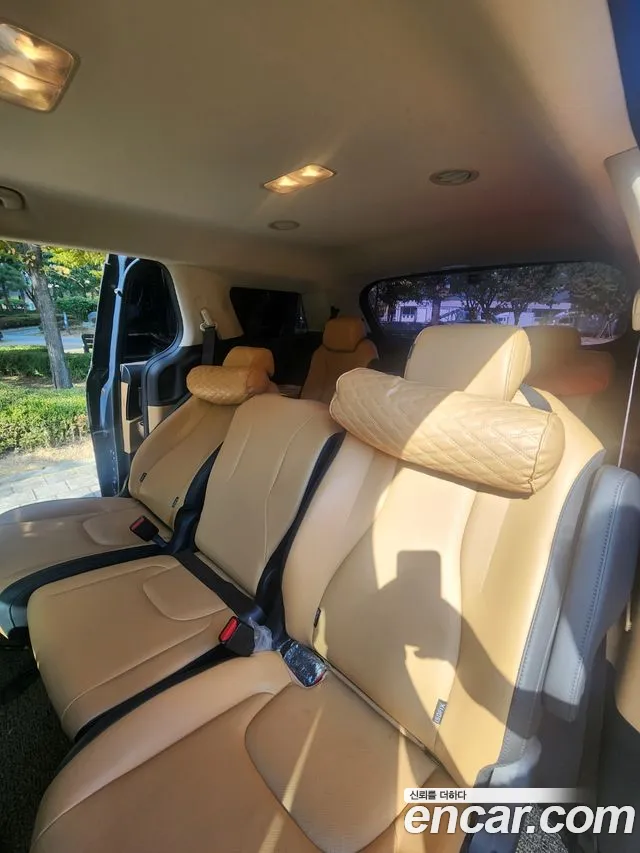 Kia Carnival 2021 thumb 10