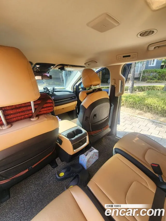 Kia Carnival 2021 thumb 11