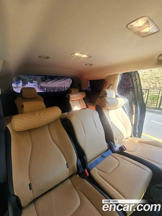 Kia Carnival 2021 thumb 12