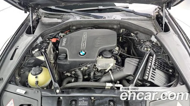 BMW 5-Series 2013 thumb 6