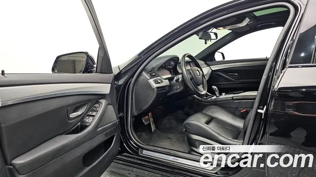BMW 5-Series 2013 thumb 10