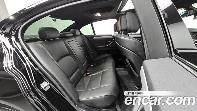 BMW 5-Series 2013 thumb 11