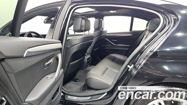 BMW 5-Series 2013 thumb 12