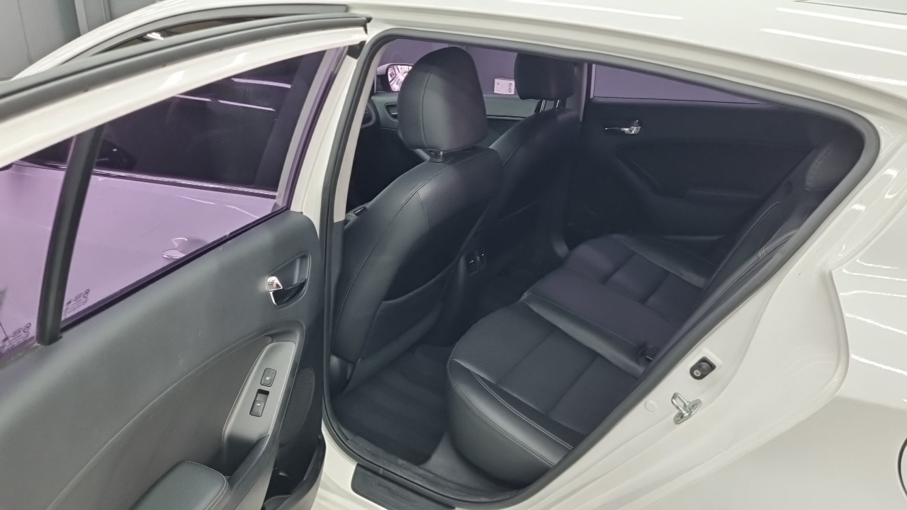 Kia K3 2015 thumb 9