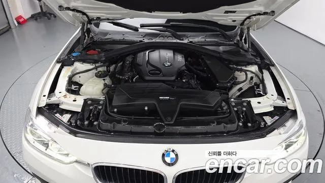 BMW 3-Series 2016 thumb 6