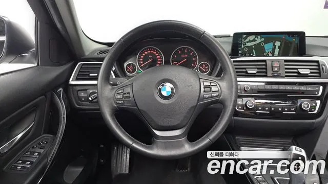 BMW 3-Series 2016 thumb 12