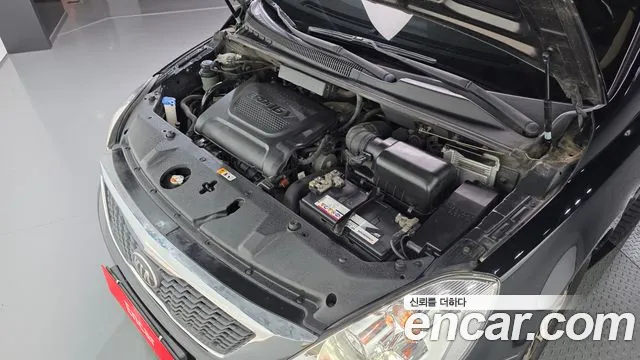 Kia Carnival 2013 thumb 6