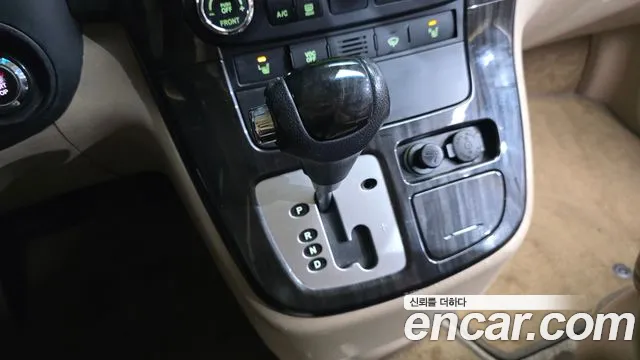 Kia Carnival 2013 thumb 9