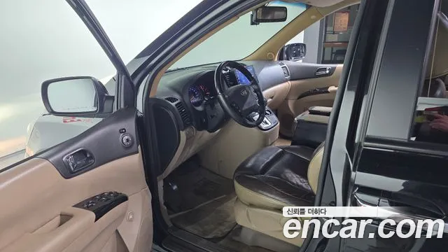 Kia Carnival 2013 thumb 10