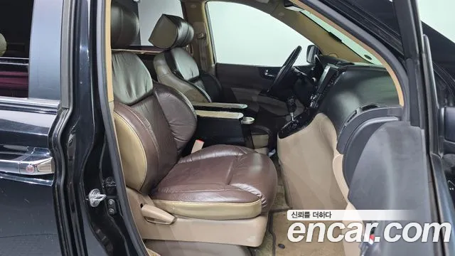 Kia Carnival 2013 thumb 11
