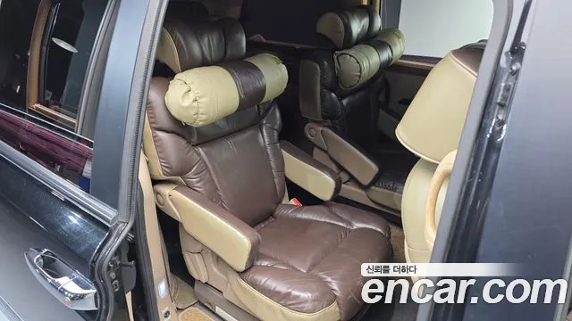 Kia Carnival 2013 thumb 12