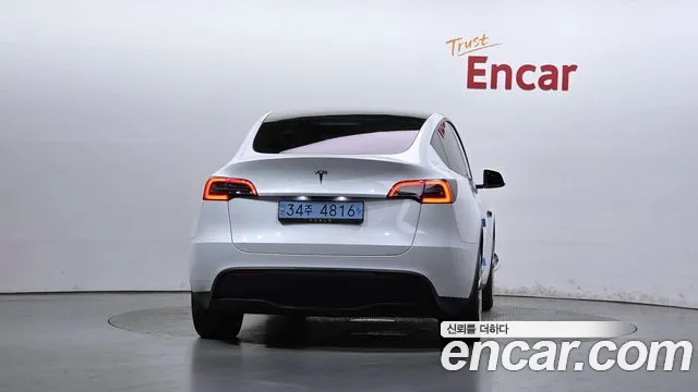 Tesla Model Y 2023 thumb 4