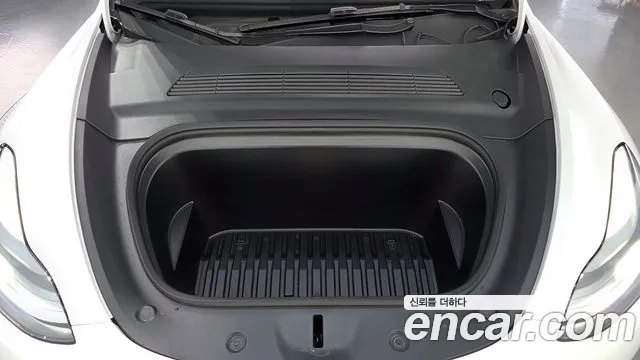 Tesla Model Y 2023 thumb 6