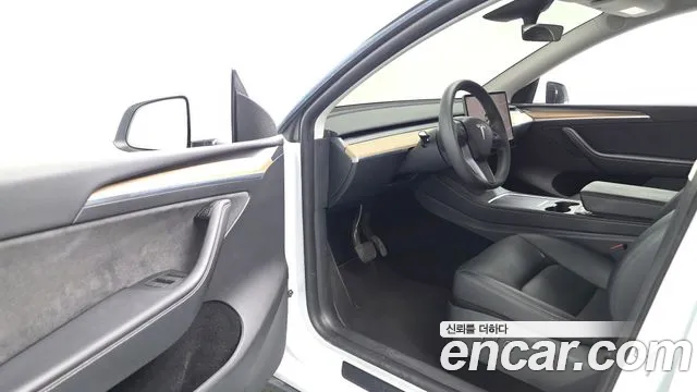 Tesla Model Y 2023 thumb 10