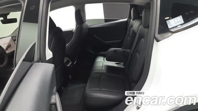 Tesla Model Y 2023 thumb 12