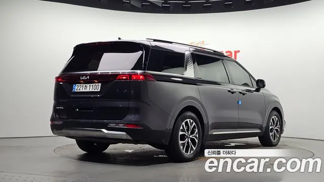 Kia Carnival 2023 thumb 2