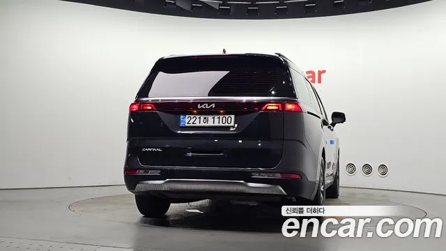 Kia Carnival 2023 thumb 4