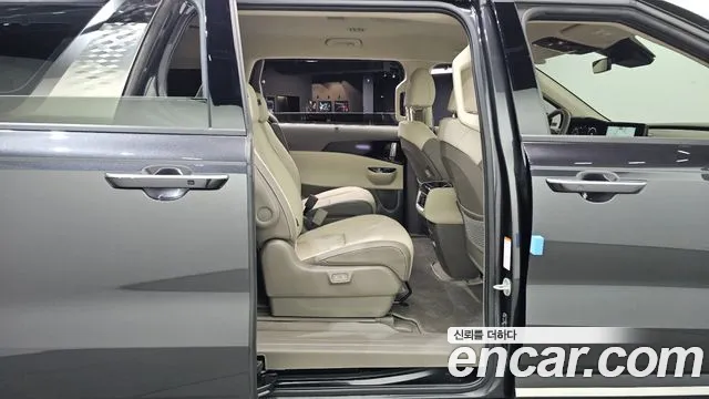 Kia Carnival 2023 thumb 11
