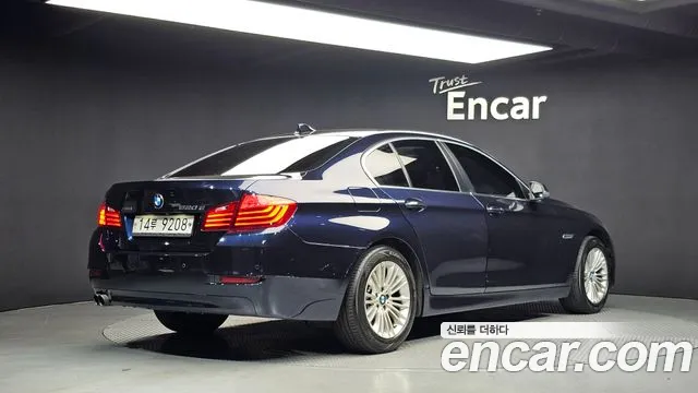 BMW 5-Series 2015 thumb 2