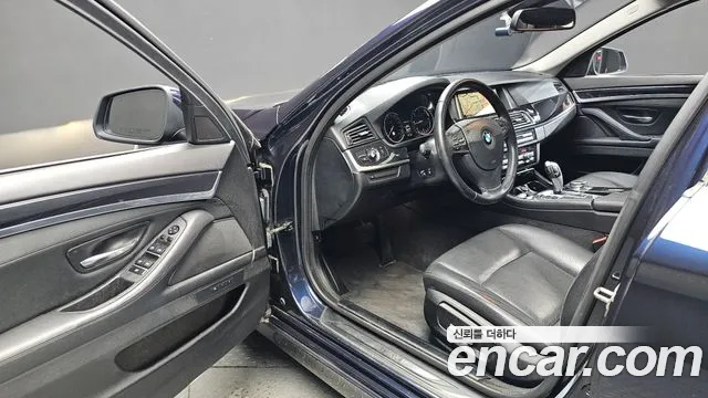 BMW 5-Series 2015 thumb 10