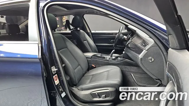 BMW 5-Series 2015 thumb 11