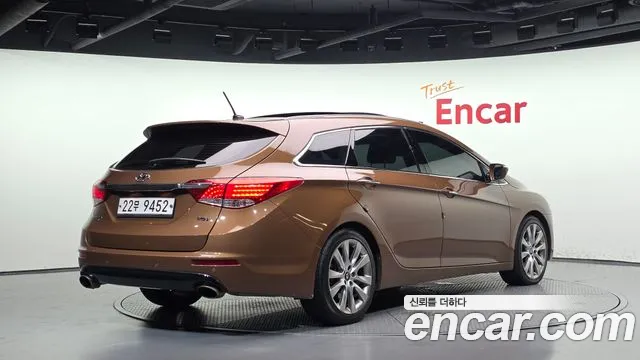 Hyundai i40 2012 thumb 2