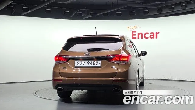 Hyundai i40 2012 thumb 4