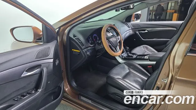 Hyundai i40 2012 thumb 10