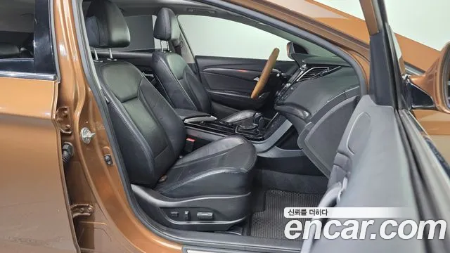 Hyundai i40 2012 thumb 11
