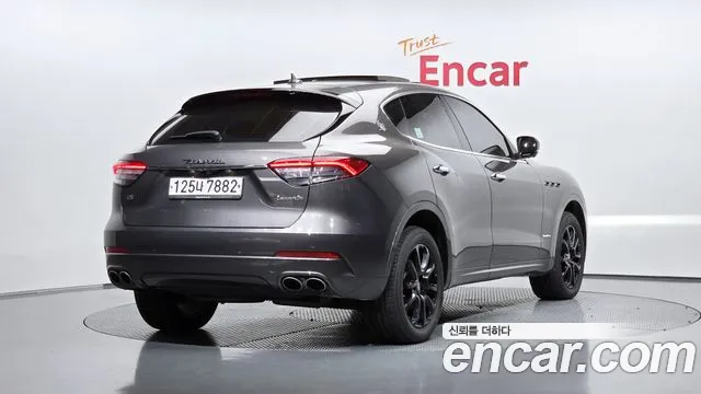 Maserati Levante 2018 thumb 2
