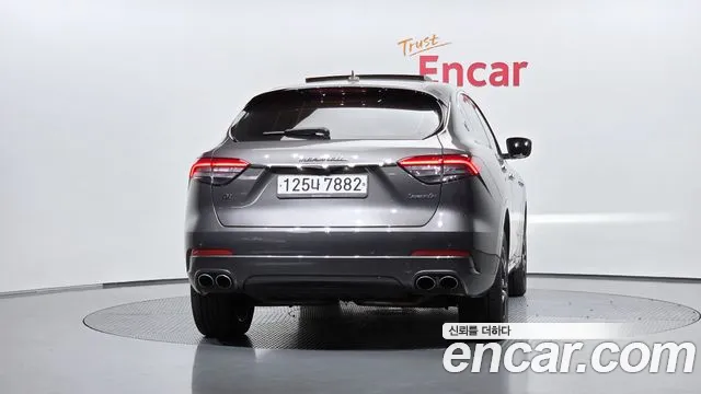 Maserati Levante 2018 thumb 4