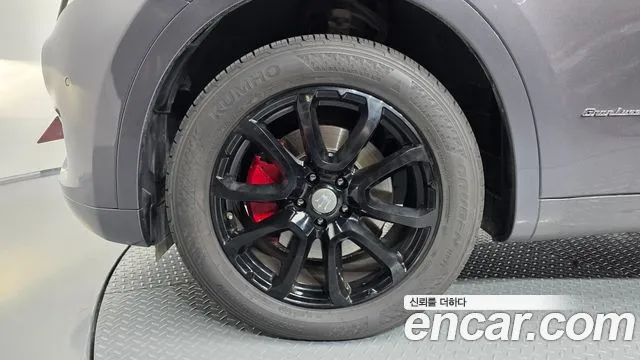 Maserati Levante 2018 thumb 5