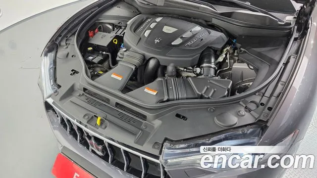 Maserati Levante 2018 thumb 6