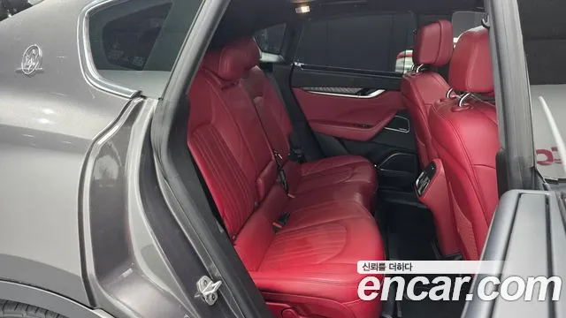 Maserati Levante 2018 thumb 11