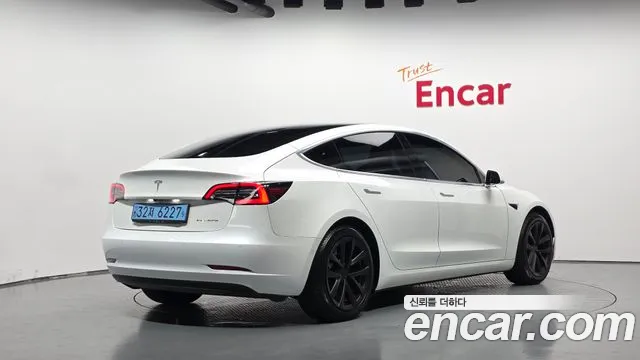 Tesla Model 3 2020 thumb 2