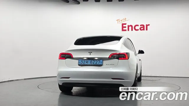 Tesla Model 3 2020 thumb 4