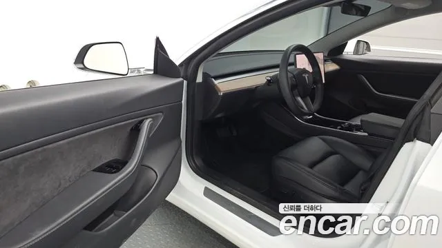 Tesla Model 3 2020 thumb 10