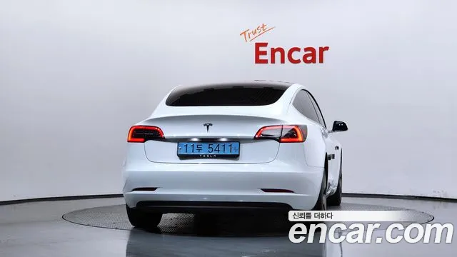 Tesla Model 3 2020 thumb 4