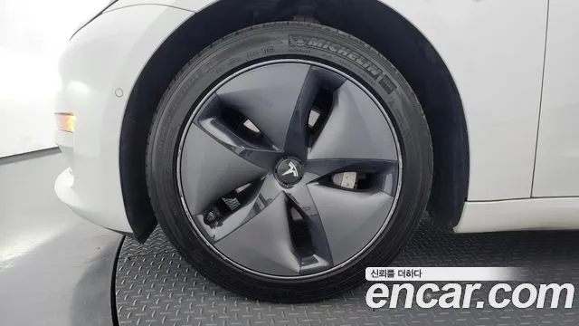 Tesla Model 3 2020 thumb 5