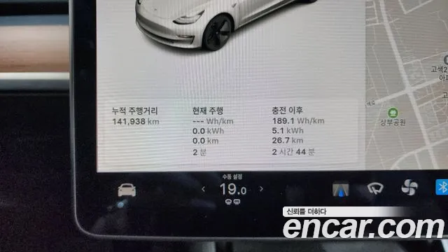 Tesla Model 3 2020 thumb 8
