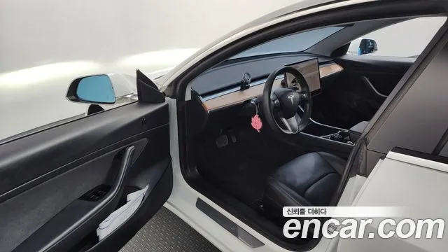 Tesla Model 3 2020 thumb 10