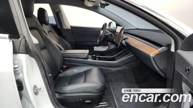 Tesla Model 3 2020 thumb 11