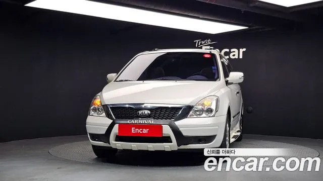 Kia Carnival 2012 thumb 3